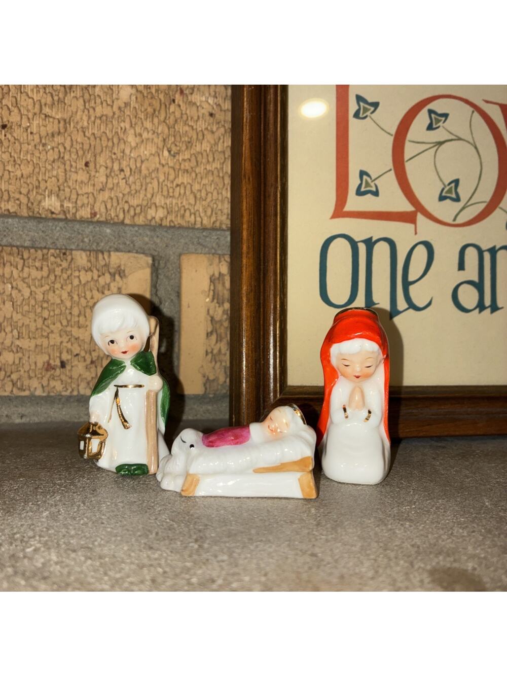 Vintage NAPCO Miniature Christmas Jesus Holy‎ Family bone china Nativity Set